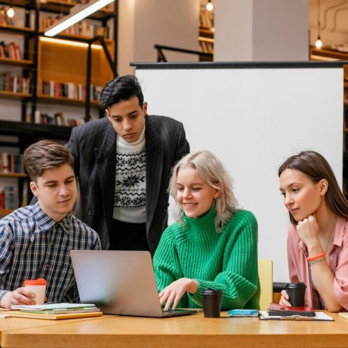 entrepreneurs-meeting-office_23-2148898688